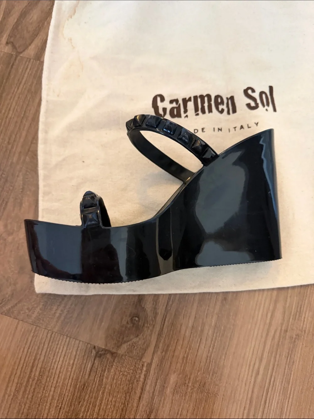 Carmen Sol Black Patent Wedge Sandals - Picture 3 of 5